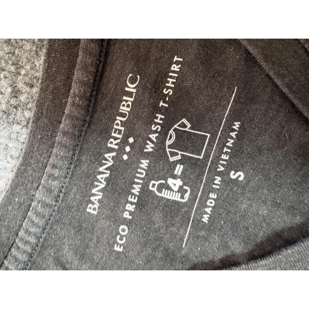 Banana Republic Shirt Mens S Black V-Neck Eco Premium Wash Tagless Slim